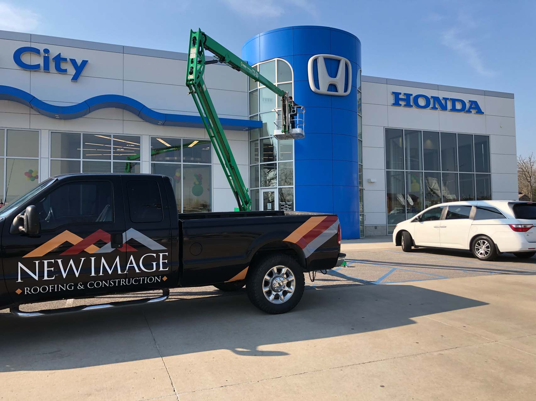 New Image Roofing & Construction install roofing on a Honda dealership