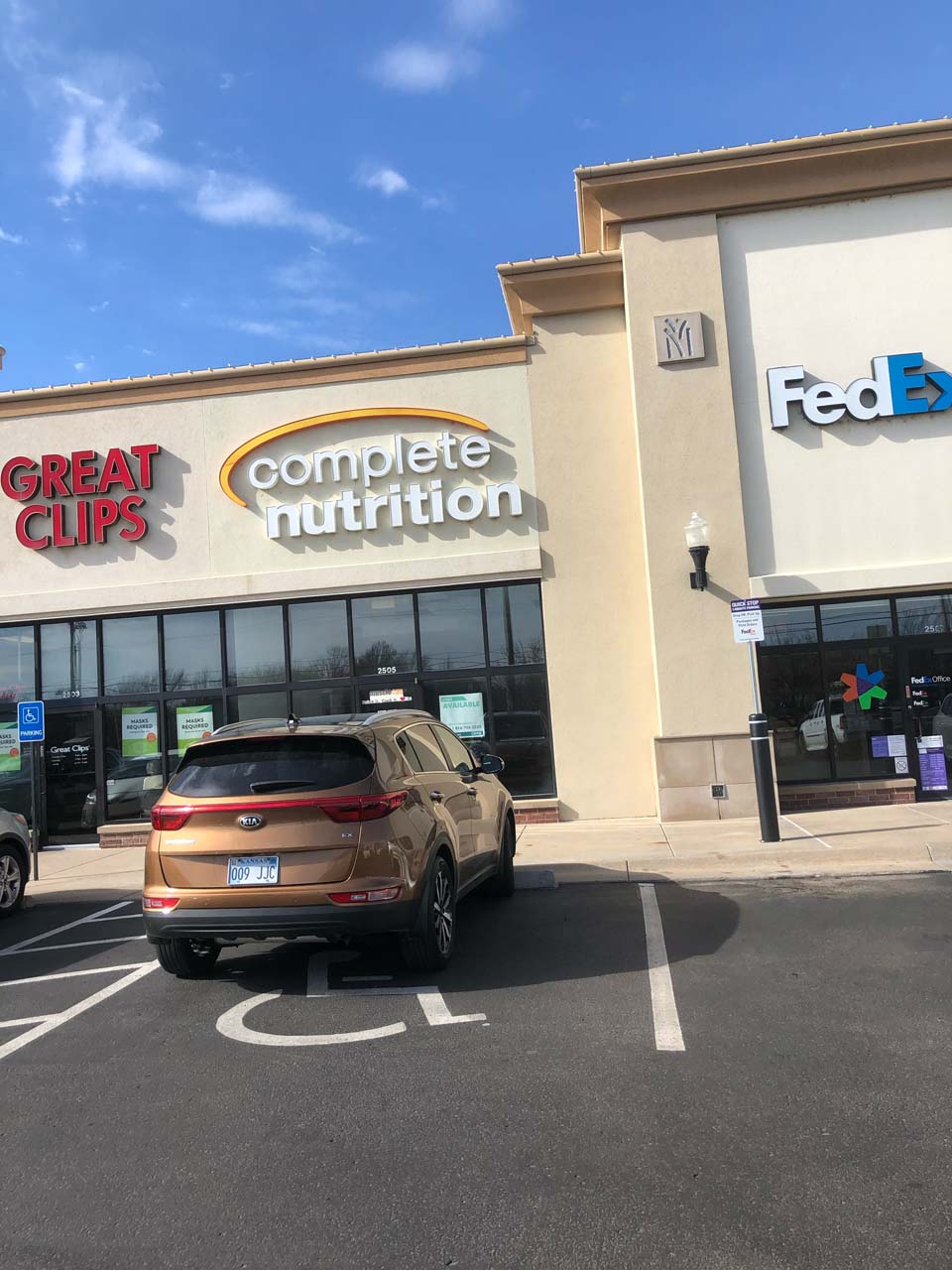 Exterior of Complete Nutrition, Great Clips and FedEx